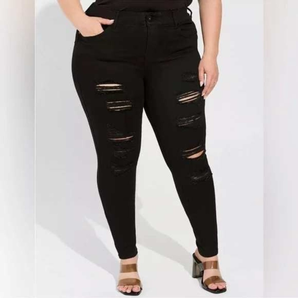 Torrid Jeans Bombshell Skinny 14 Black Distressed Short High Rise Stretch Ripped